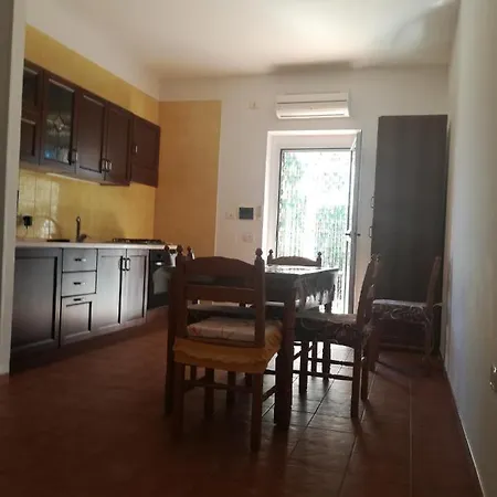 Laura Apartment *